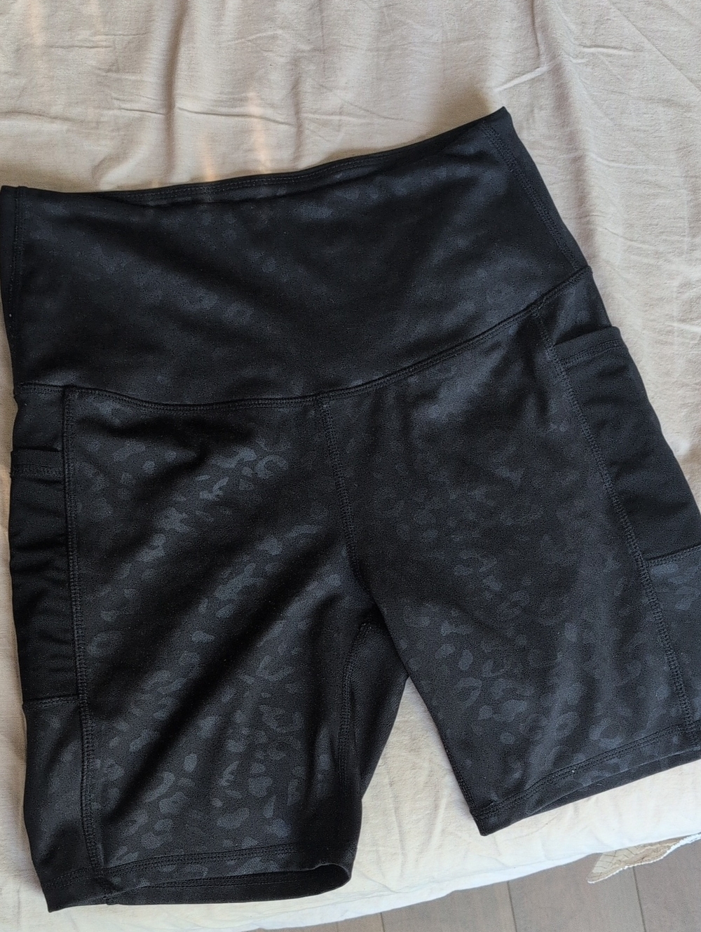 High-Waist Black Women’s Athletic Shorts with Side Pockets